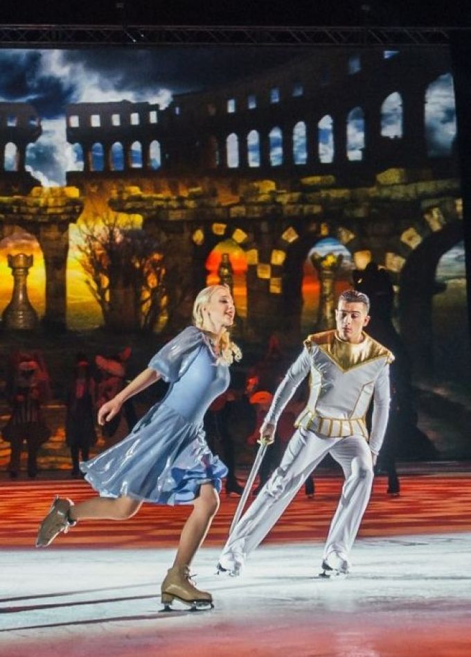 Ледовое шоу «Алиса в Зазеркалье»