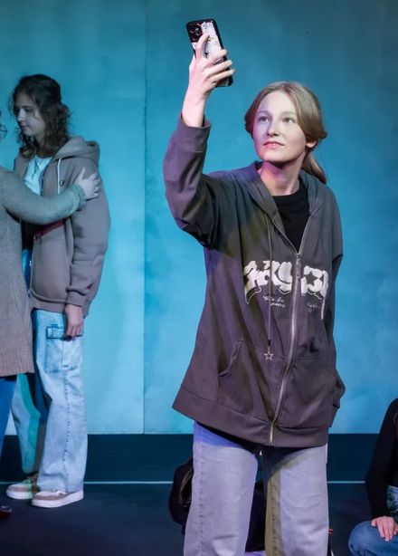 Яна всем нравится (нет)