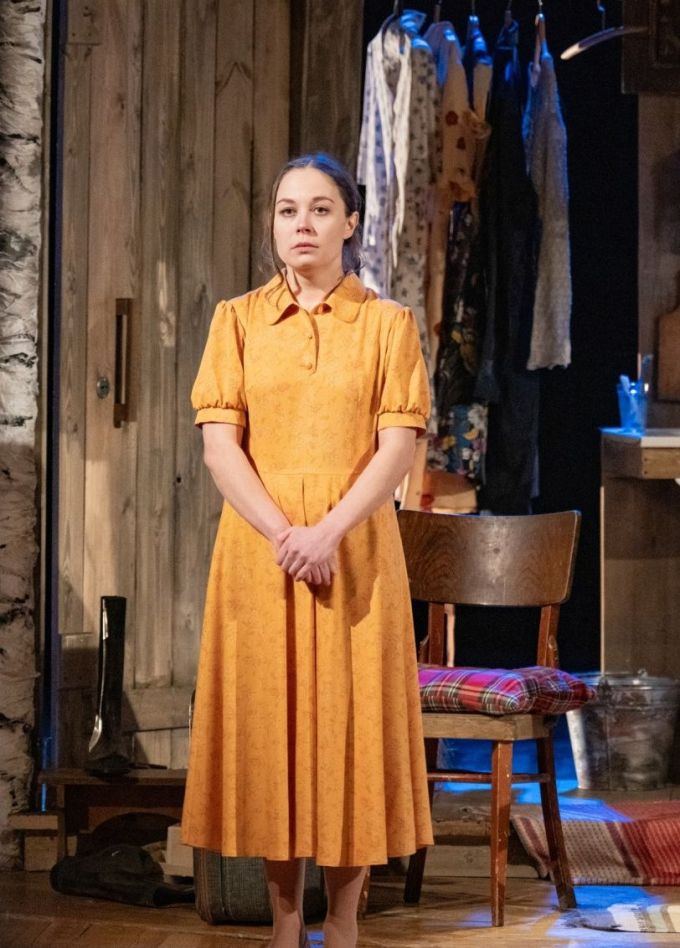 Спектакль «Дом окнами в поле»