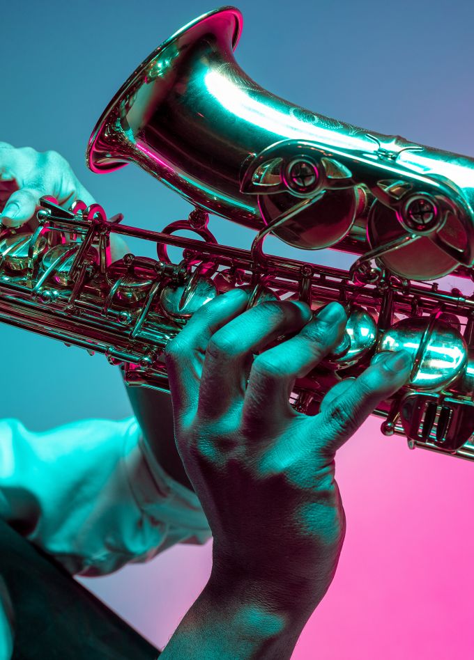 Саксофон при свечах: искусство любить