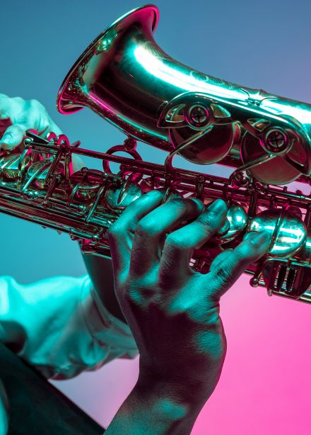 Саксофон при свечах: искусство любить