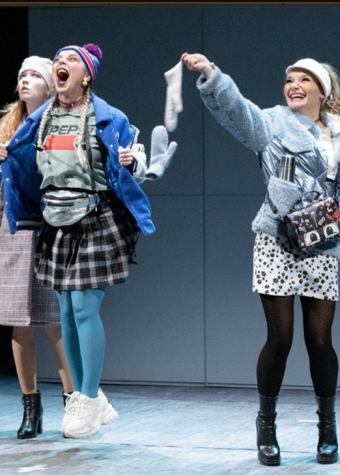 Спектакль «Фанатки»