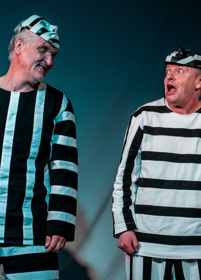 И пепел наш развеют по Земле...