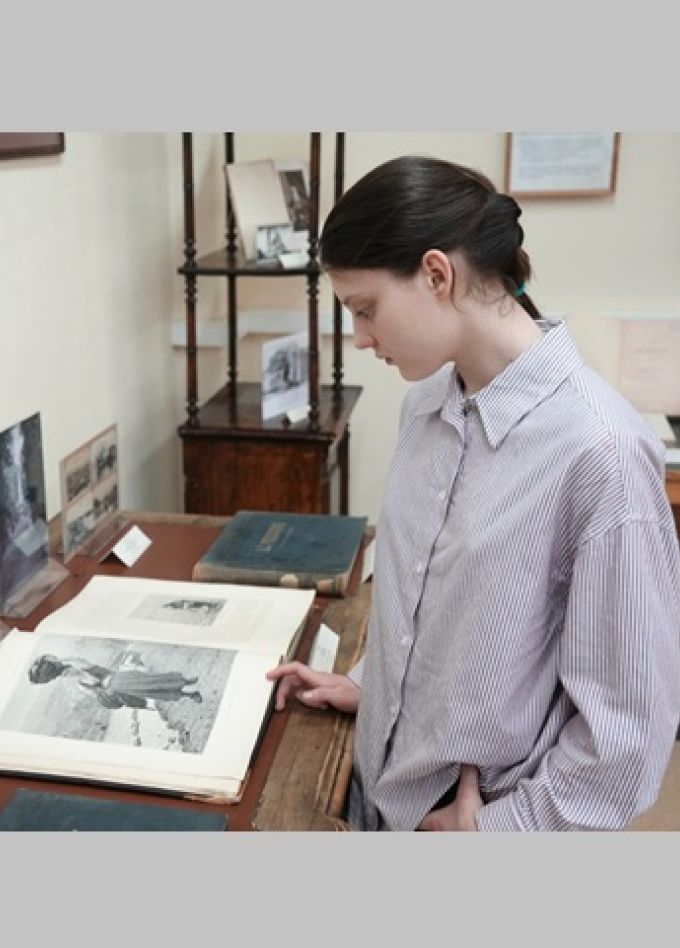 Созидатели и обыватели. Выставочный проект