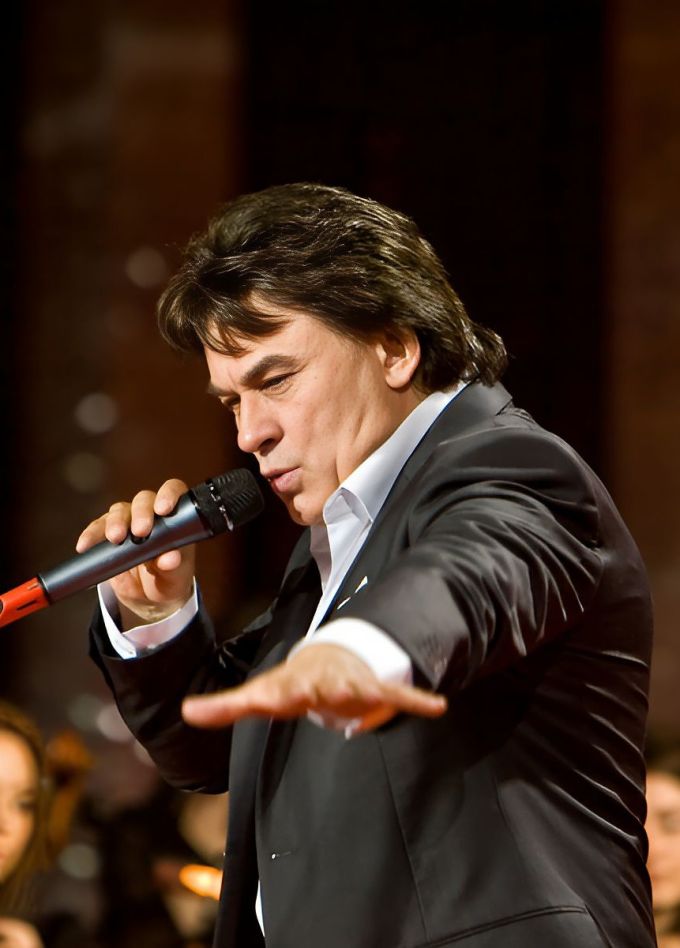 Александр Серов