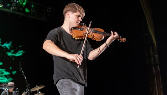 Two Violins. Симфо-рок, Мировые хиты на скрипках